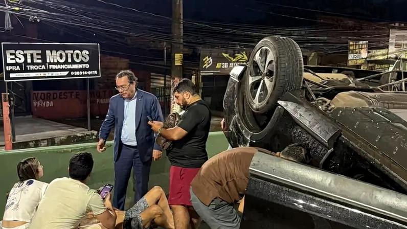 Augusto Cury fez primeiro atendimento após acidente