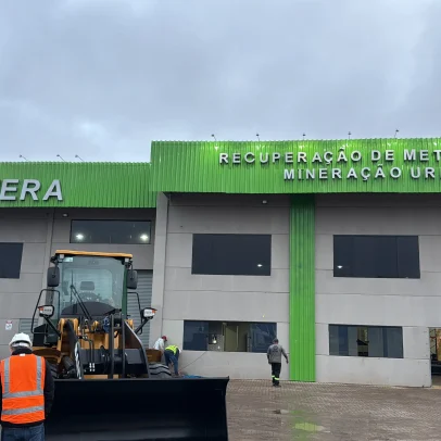 Paraná inaugura hub de mineração urbana que recicla carro em 20 segundos e recupera terras raras