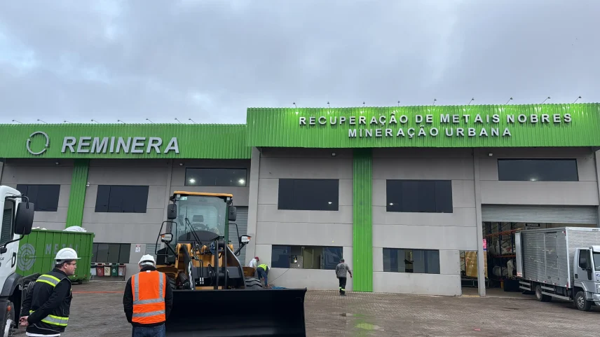 Ao reinserir esses elementos escassos de volta na cadeia produtiva local e nacional, a planta reduz a dependência de importações e resolve um gargalo crítico de ESG para as grandes indústrias