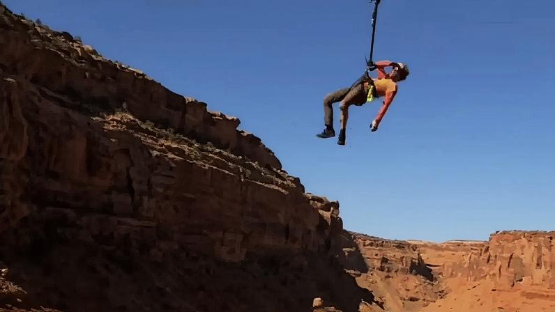Andy Lewis, atleta de esportes radicais, morreu em acidente de BASE jumping em cânion em Utah, nos Estados Unidos, em junho de 2026.