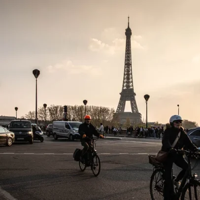 Torre Eiffel fecha mais cedo por onda de calor e antecipa operações em Paris