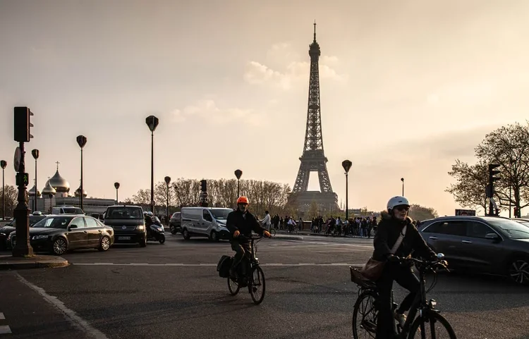 Onda de calor altera funcionamento de um dos principais pontos turísticos do mundo em Paris (Leandro Fonseca /Exame)