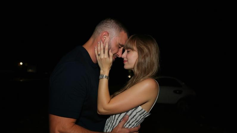 Taylor Swift e Travis Kelce: noivado que criou moda