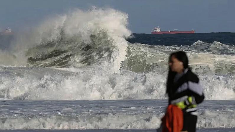 As ondas podem chegar a 2,5 metros de altura