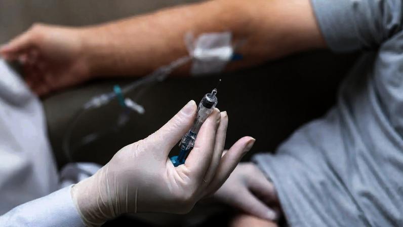 CAR-T avança no SUS, destacando Erasto Gaertner e Erastinho na terapia