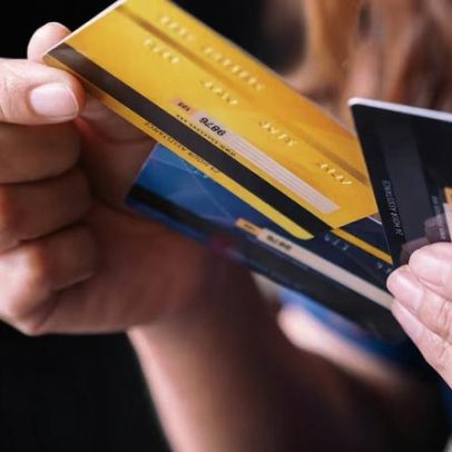 Bancos elevam anuidades em até 185% e reduzem acesso a salas VIP