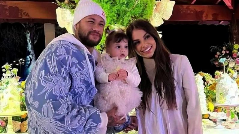 Amanda Kimberlly explica por que filha terá aniversário simples
