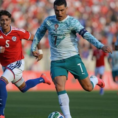 Zagueiro do Atlético expulso após marcação a Cristiano Ronaldo em amistoso