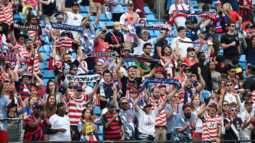 Os amistosos foram uma oportunidade para torcedores de diferentes nacionalidades vivenciarem o clima da Copa