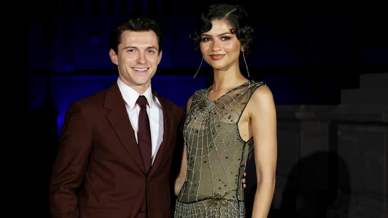 Zendaya brilha com visual temático na pré-estreia de Homem-Aranha