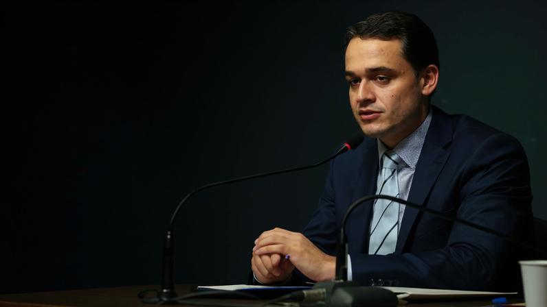Ferraço lidera intenções de voto para governo do ES, Pazolini vem atrás