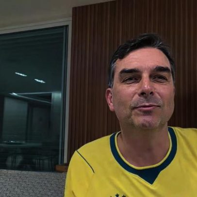 Flávio Bolsonaro diz que nada o aborrece após Michelle disse ter sido humilhada