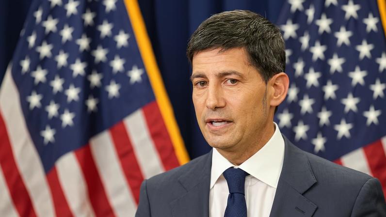 Kevin Warsh, novo presidente do Fed, adotou postura favorável a juros mais altos - indicador que preocupa mercados emergentes de títulos