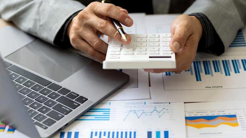 Juros altos elevam a remuneração dos títulos de crédito privado, mas a seleção dos emissores e a diversificação continuam sendo fatores decisivos para o sucesso dos investimentos.