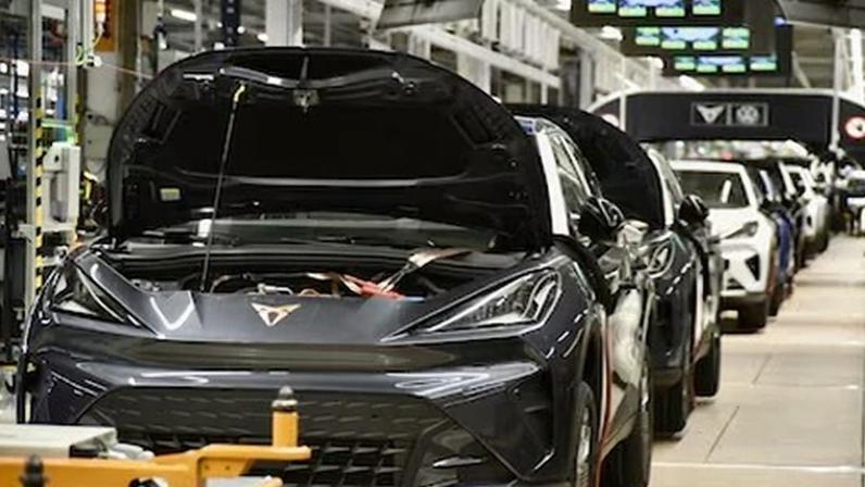 Seat inicia em Martorell a produção do Cupra Raval e do ID Polo elétricos