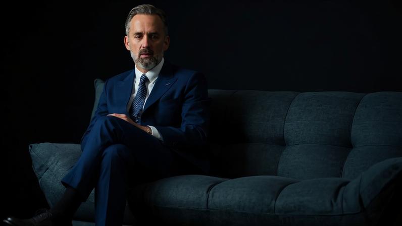 Jordan Peterson permanece em recuperação e enfrenta quadro neurológico diz filha