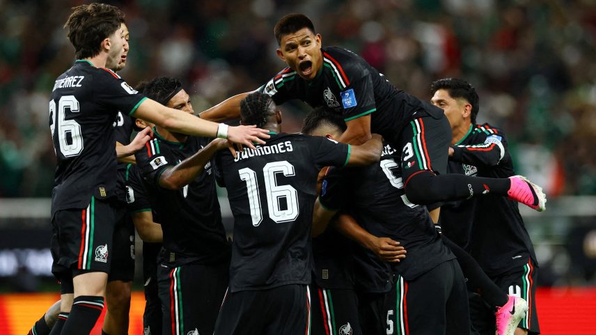 Jogadores do México comemoram o gol de Luis Romo contra a Coreia do Sul na Copa do Mundo 2026