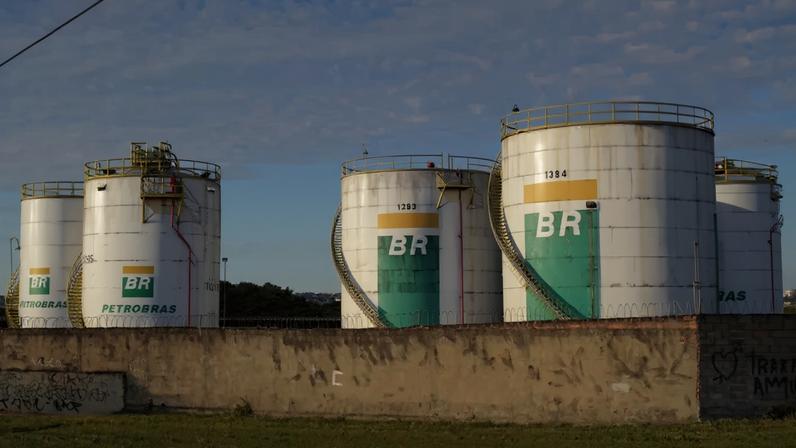 Ações da Petrobras sobem com acordo e alta do petróleo