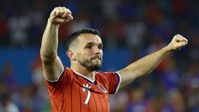 John McGinn marcou o gol da vitória da Escócia