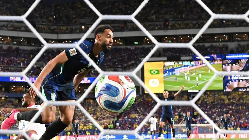 Matheus Cunha marca duas vezes na vitória brasileira sobre o Haiti.