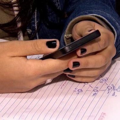 Especialista defende adoção de mais restrições ao uso de redes por menores