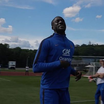 Konaté brilha em treino da França com finalizações precisas