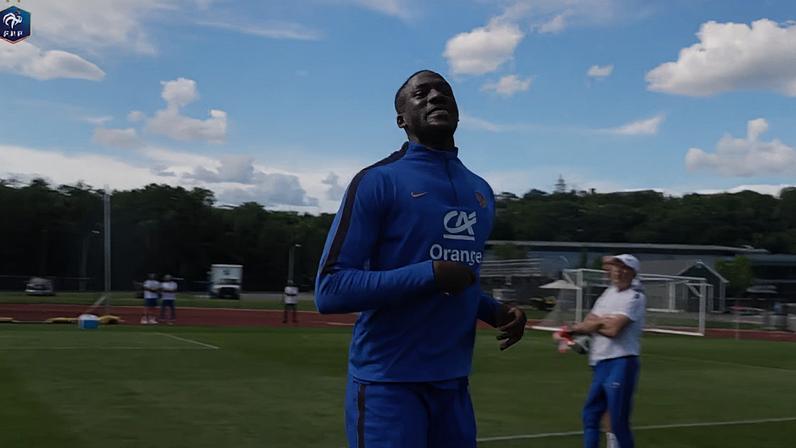 Konaté brilha em treino da França com finalizações precisas
