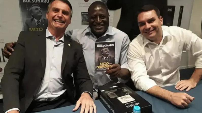 Jair Bolsonaro, Helio Lopes e Flávio Bolsonaro