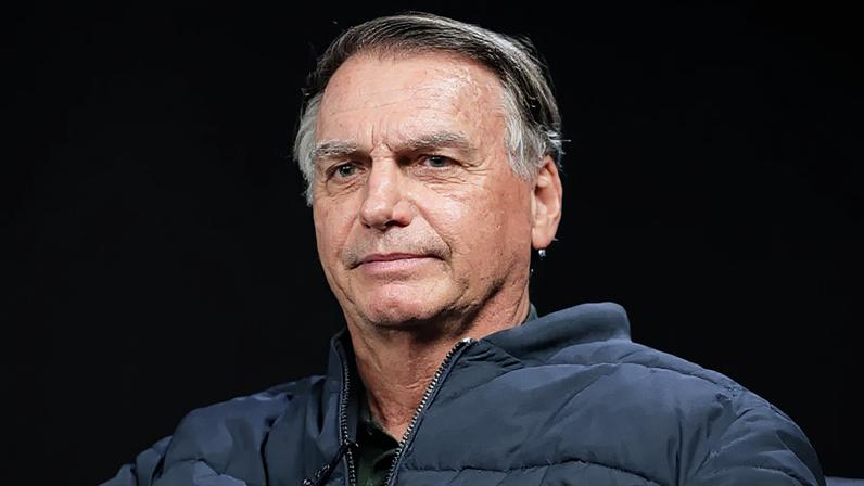 Michelle afirma que Bolsonaro piorou e teve tratamento reformulado