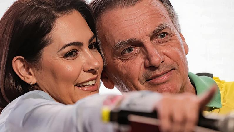 Na imagem, Michelle e Jair Bolsonaro