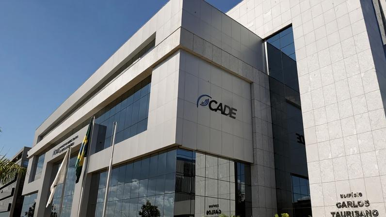 CADE proíbe patrocinadora de atrapalhar saída de clubes da FFU