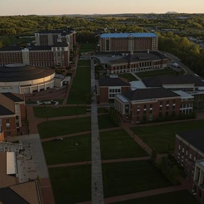 Neto de Jerry Falwell processa universidade por 1,75 milhão de dólares