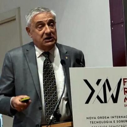 Vale do Silício depende de imigrantes, afirma Nobel de Economia