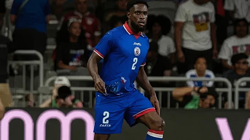 Jogador da seleção do Haiti em ação