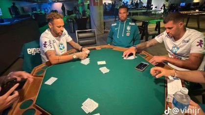 Jogadores da Seleção jogam poker