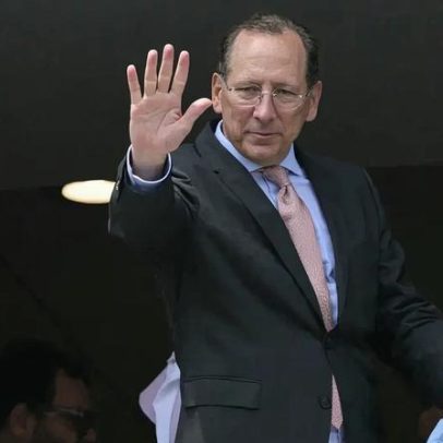 Justiça esclarece decisão e mantém John Textor afastado da SAF do Botafogo