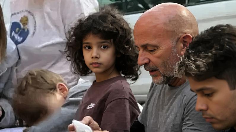 Jorge Sampaoli, ex-técnico do Atlético, em troca de figurinhas no Rio de Janeiro