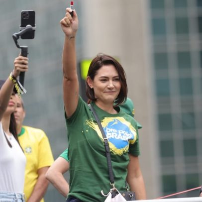 Flávio Bolsonaro ignora indicação de Michelle como ministra