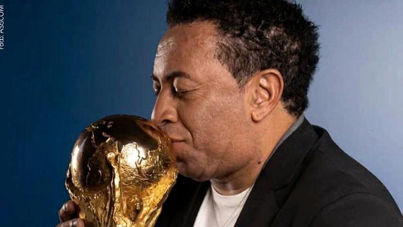 Júnior foi campeão do mundo em 2002, com a Seleção, e em 2005, com o São Paulo. Chegou à final do Mundial com o Palmeiras em 1998