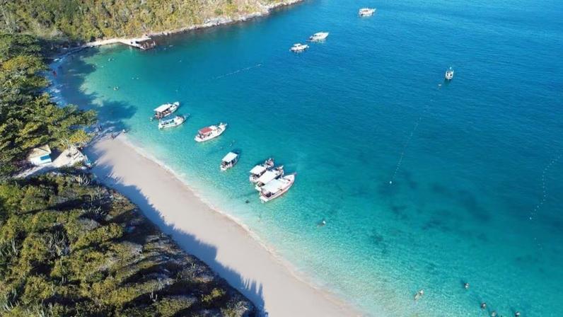 Arraial do Cabo: vila fluminense com águas caribenhas e história da colonização