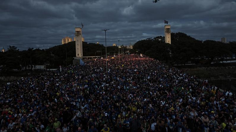 Marcha para Jesus reúne milhares de fiéis nas ruas de SP; veja fotos