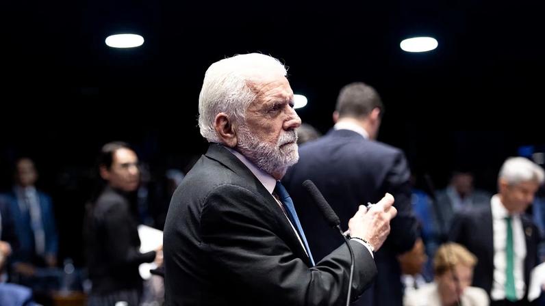 Jaques Wagner anunciou saída da liderança nessa quarta-feira