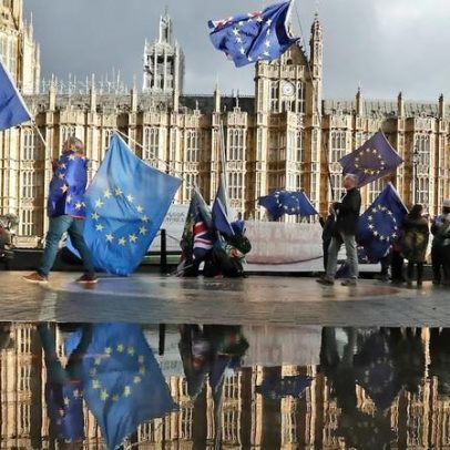 Brexit 10 anos: política britânica em crise contínua e economia sob pressão