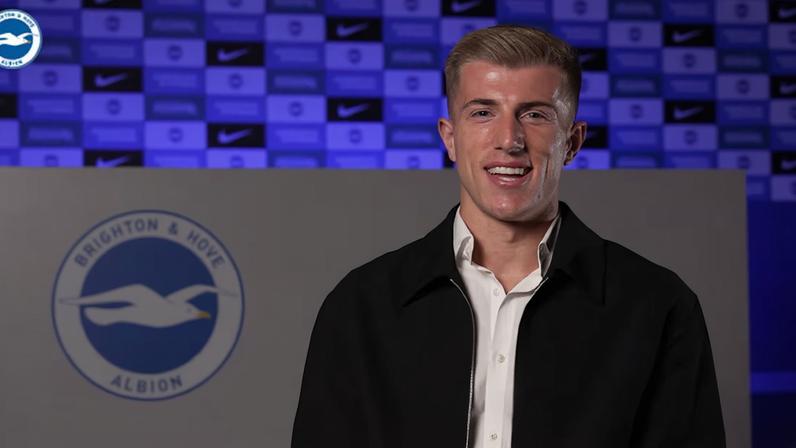Costinha dá sua primeira entrevista como jogador do Brighton