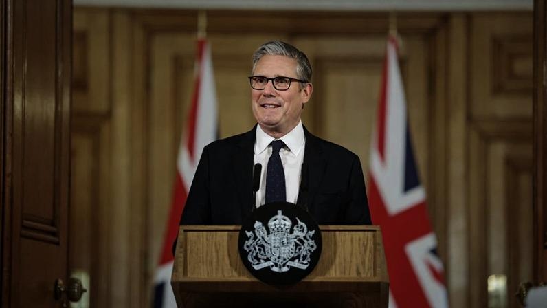 Keir Starmer (foto) enfrentava uma crise em seu governo, com pedidos de integrantes de seu partido pela renúncia