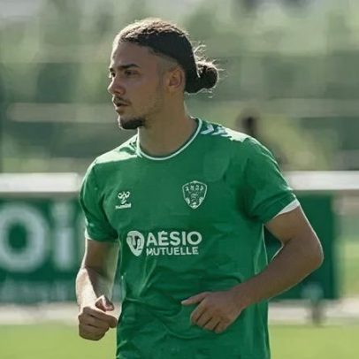 Promessa do futebol francês sofre morte cerebral após afogamento em rio