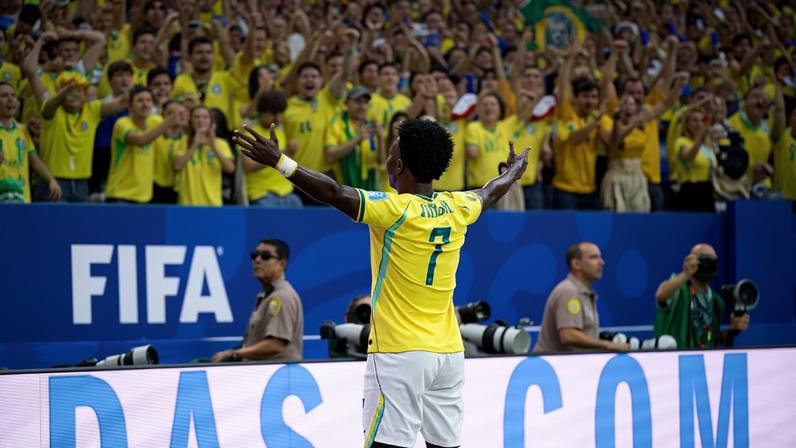 Vini Júnior comemora um de seus quatro gols na Copa (Reprodução/@vinijr)