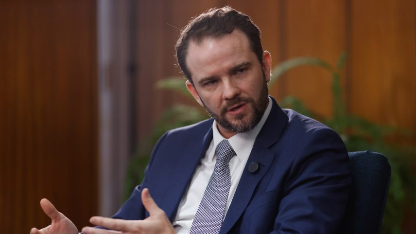 Ministro da Fazenda, Dario Durigan, disse que o governo do DF deve encontrar solução financeira para o BRB