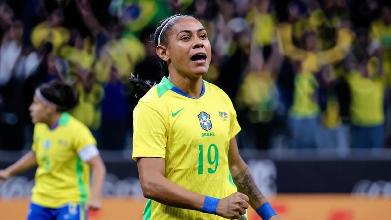Tainá Maranhão comemora seu gol durante partida contra os EUA na Arena Corinthians