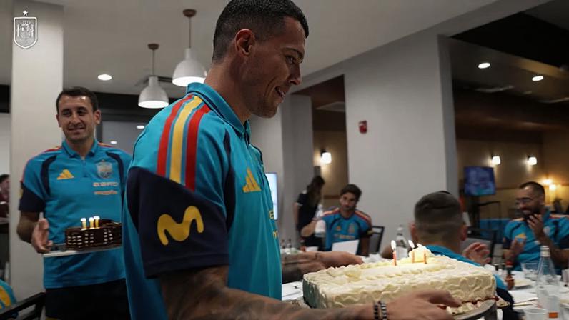 Espanha celebra os aniversários de Rodri e Mikel Merino